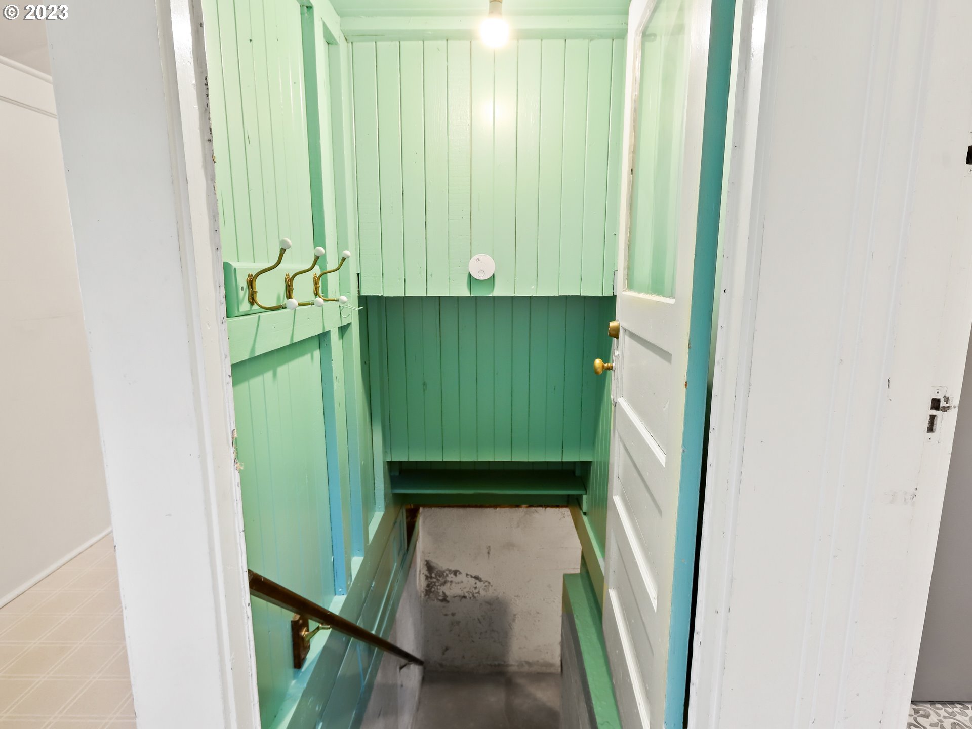 4524 Southeast 36th Place Portland, OR 97202 - Photo 25 of 41 a bathroom with a shower and a mirror