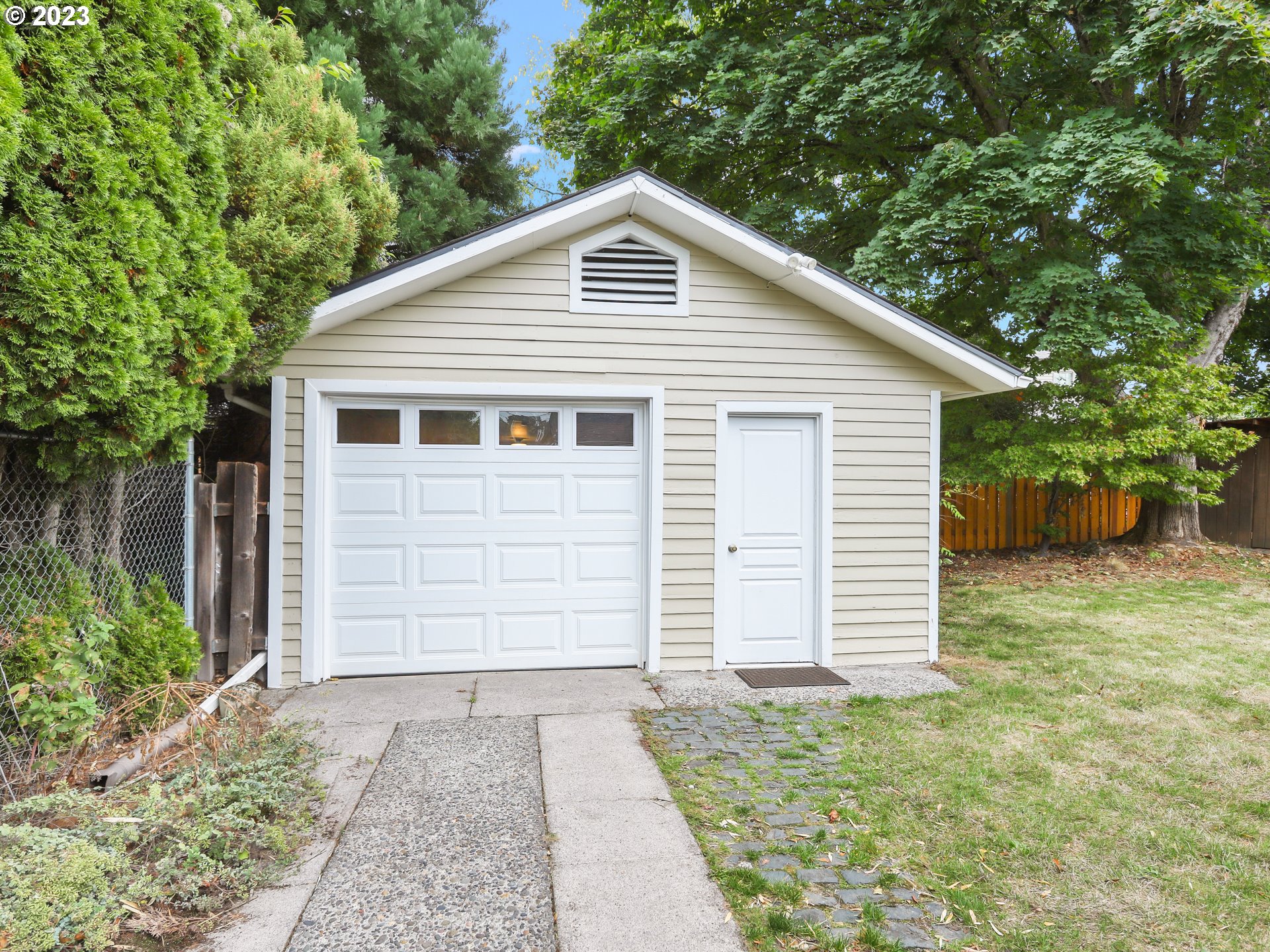 4524 Southeast 36th Place Portland, OR 97202 - Photo 32 of 41 a front view of a house with a yard