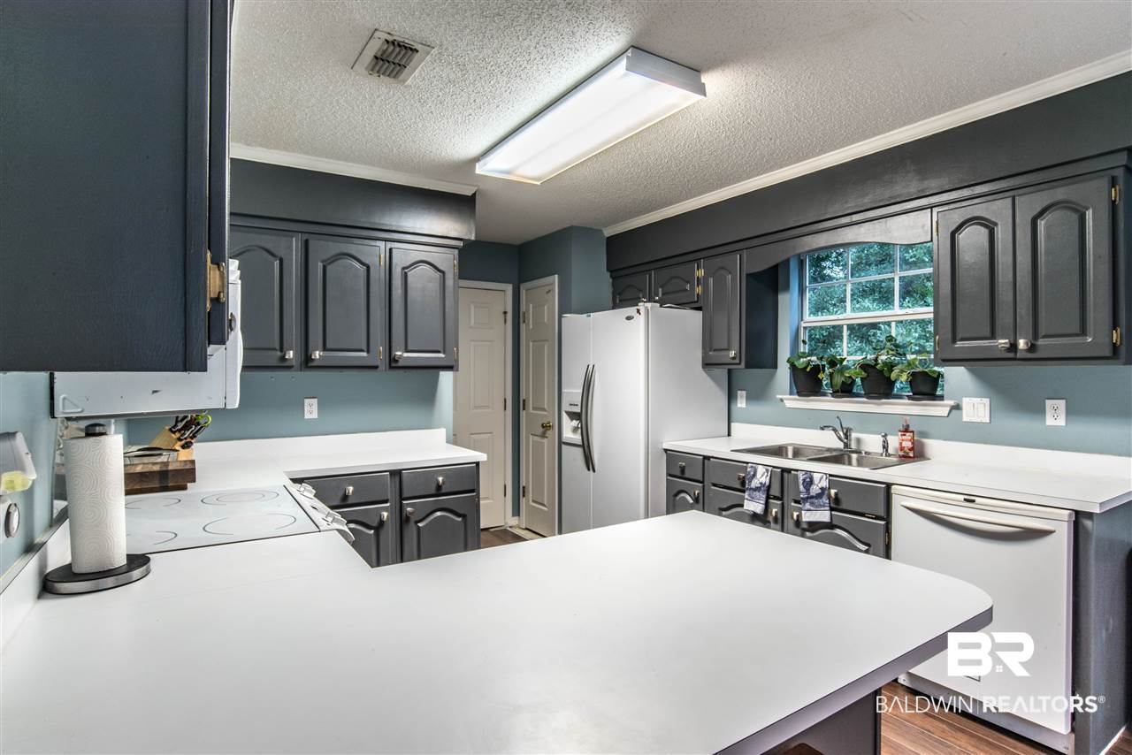 209 Ridgewood Drive Daphne, AL 36526 - Photo 16 of 25 kitchen