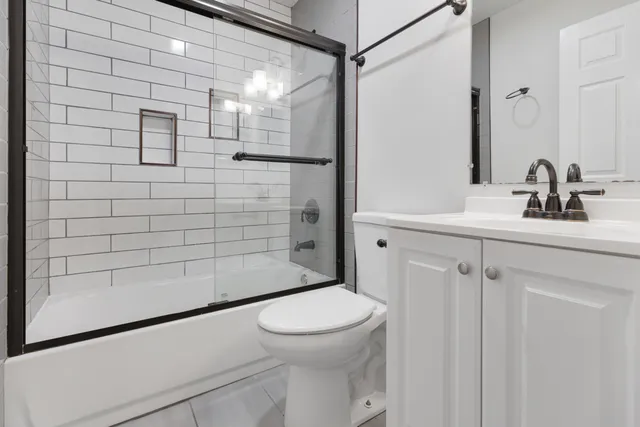 $2,000 | 46 Gant Circle, Unit A, Streamwood, IL 60107