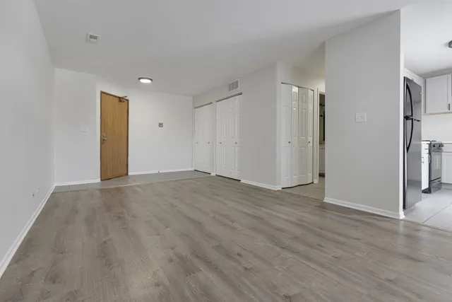 $2,000 | 46 Gant Circle, Unit A, Streamwood, IL 60107