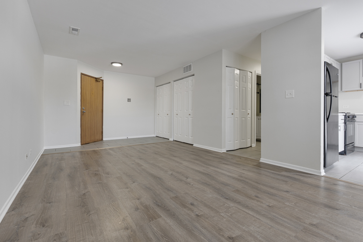 46 Gant Circle, Unit A Streamwood, IL 60107 - Photo 2 of 20