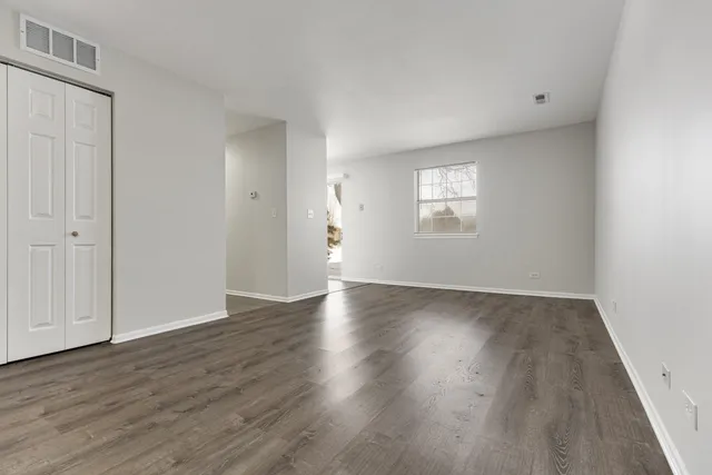 $2,000 | 46 Gant Circle, Unit A, Streamwood, IL 60107