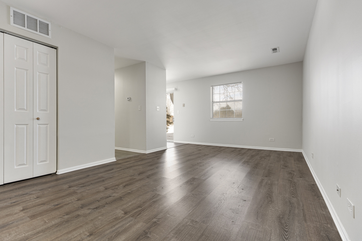 46 Gant Circle, Unit A Streamwood, IL 60107 - Photo 3 of 20