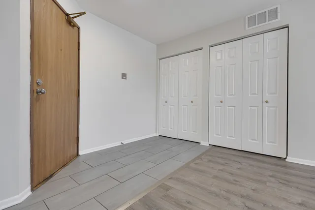 $2,000 | 46 Gant Circle, Unit A, Streamwood, IL 60107