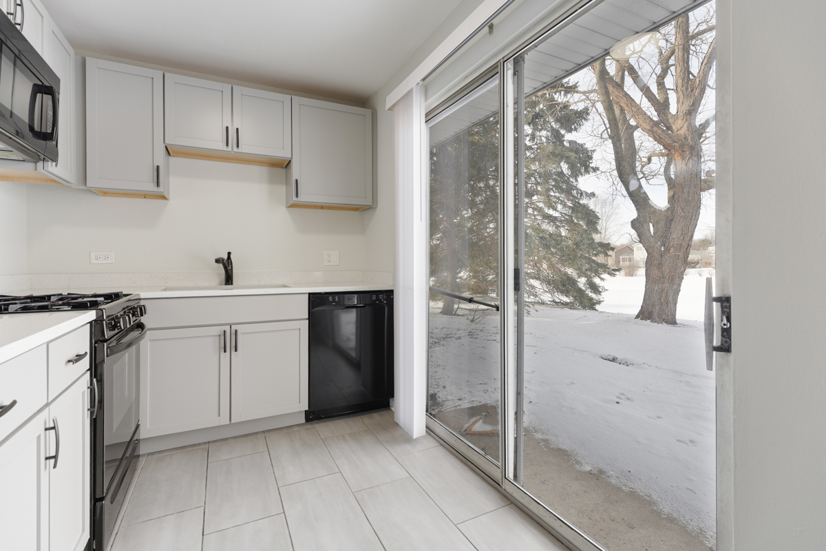 46 Gant Circle, Unit A Streamwood, IL 60107 - Photo 6 of 20