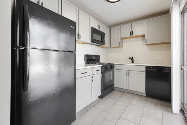 $2,000 | 46 Gant Circle, Unit A, Streamwood, IL 60107