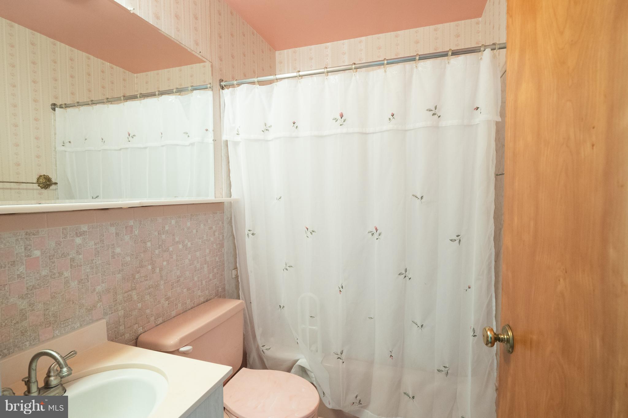 8612 Inwood Road Baltimore, MD 21244 - Photo 11 of 26 Bath