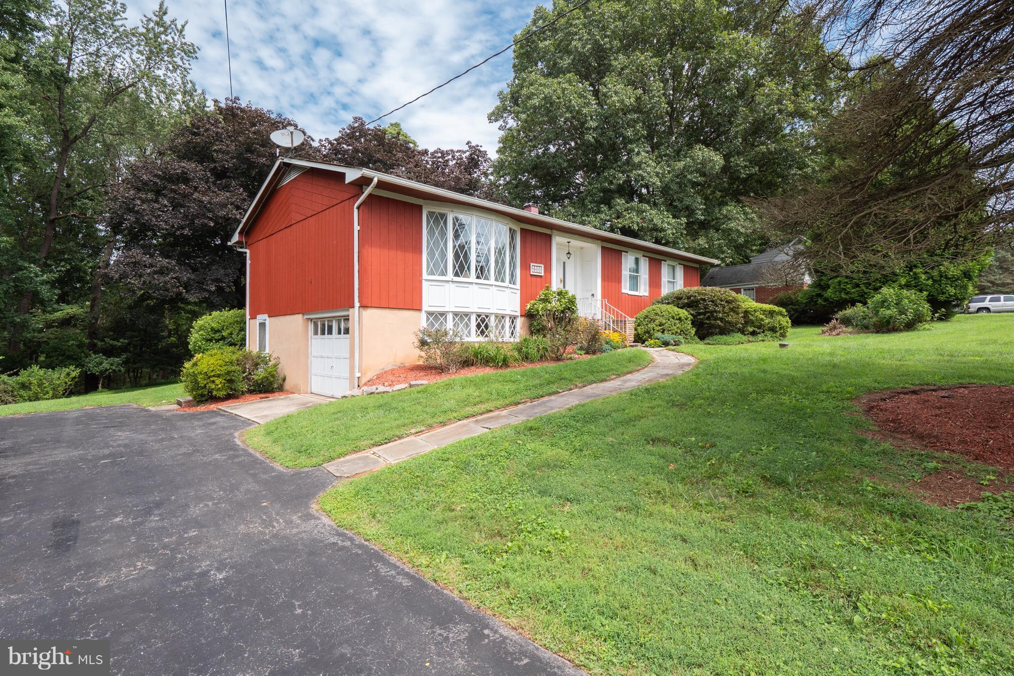 8612 Inwood Road Baltimore, MD 21244 - Photo 3 of 26 Lots of Parking!