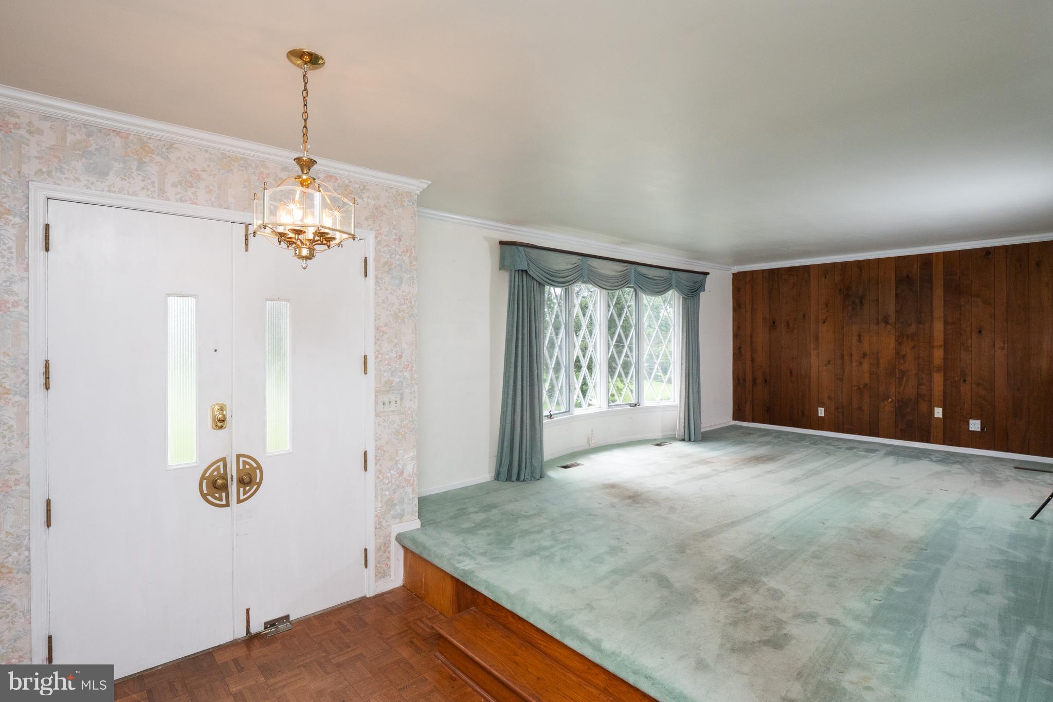 8612 Inwood Road Baltimore, MD 21244 - Photo 5 of 26 Living Room