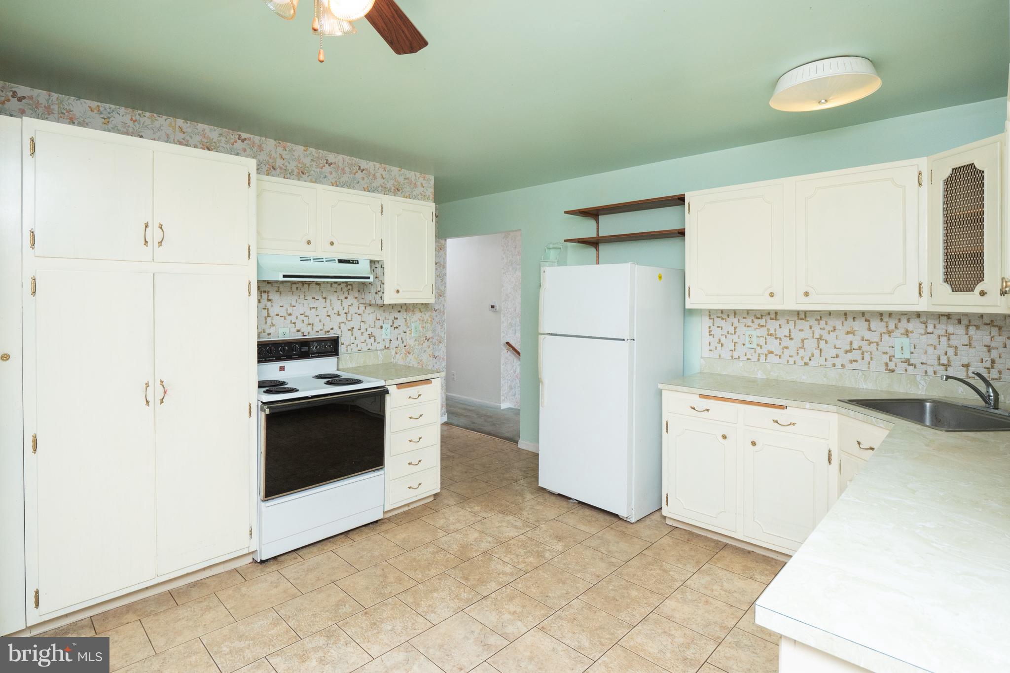 8612 Inwood Road Baltimore, MD 21244 - Photo 7 of 26 Kitchen