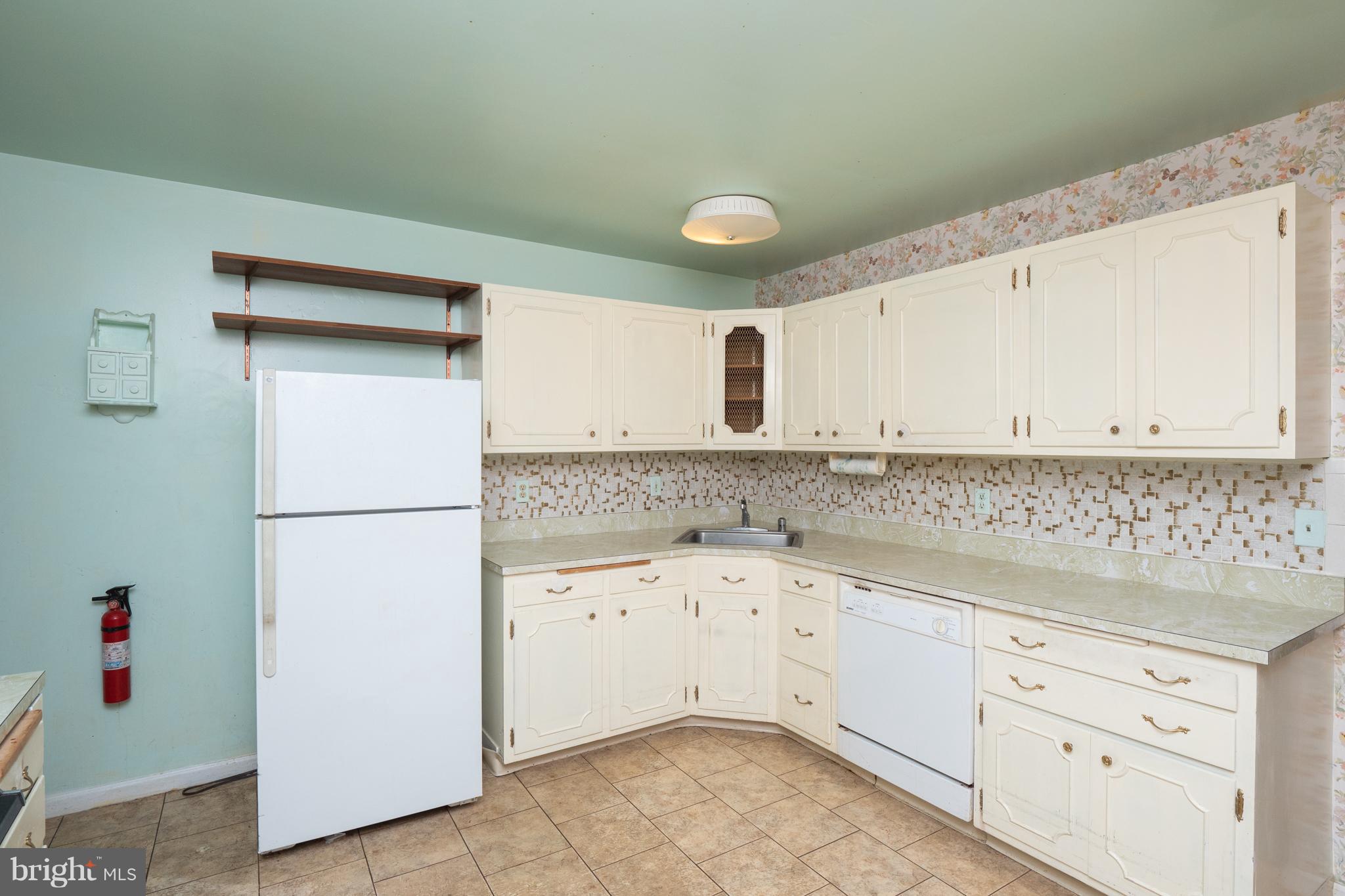 8612 Inwood Road Baltimore, MD 21244 - Photo 8 of 26 Kitchen