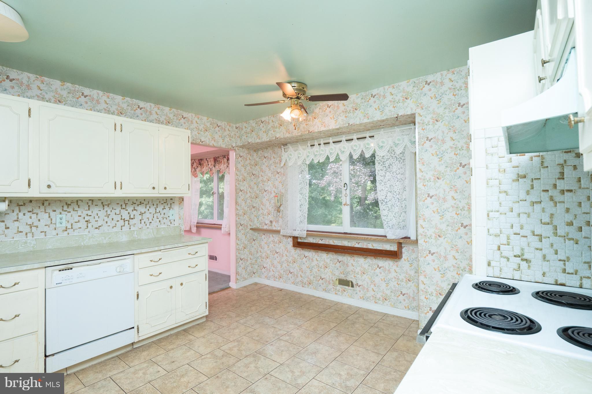 8612 Inwood Road Baltimore, MD 21244 - Photo 9 of 26 Interior (General)