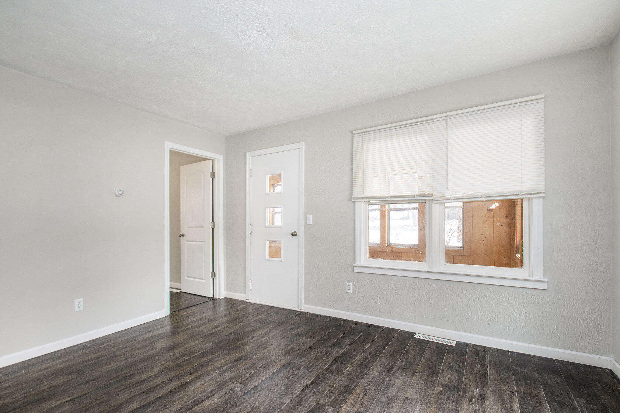 3030 South 13th Street Niles, MI 49120 - Photo 6 of 28 Living Room