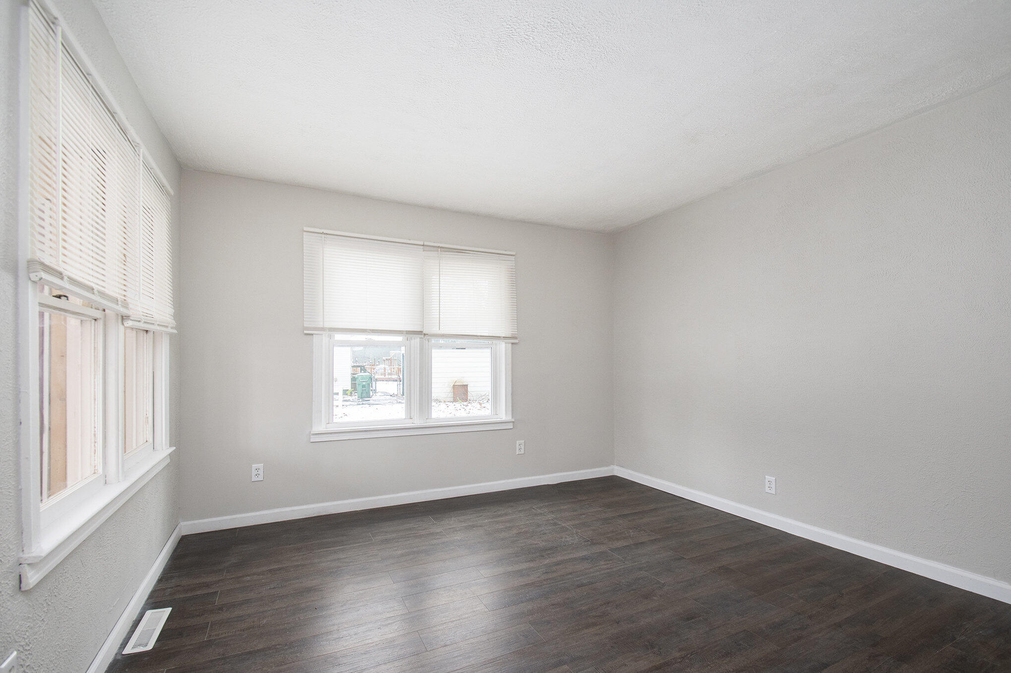 3030 South 13th Street Niles, MI 49120 - Photo 7 of 28 Living Room