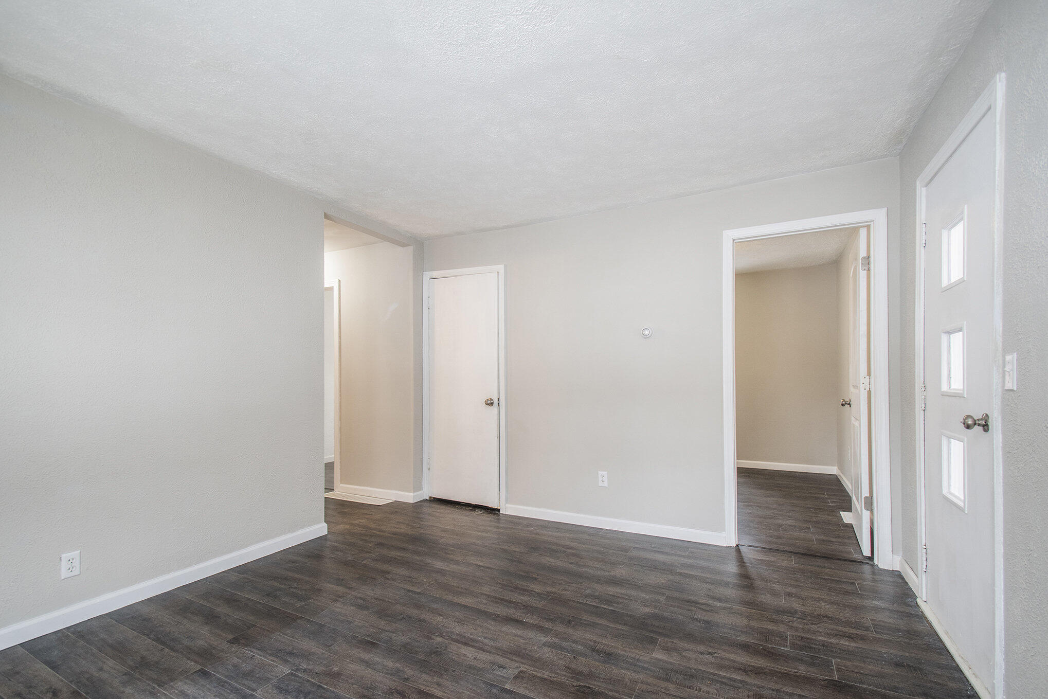 3030 South 13th Street Niles, MI 49120 - Photo 8 of 28 Living Room