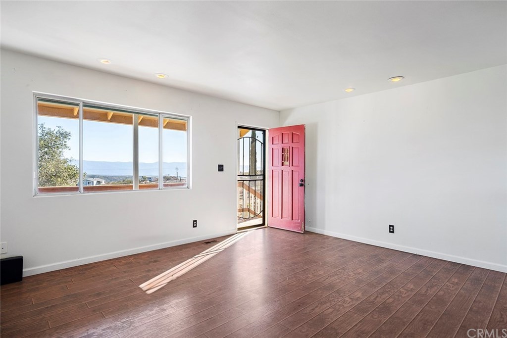 31305 Red Mountain Road Hemet, CA 92544 - Photo 9 of 54 Gallery Image 9