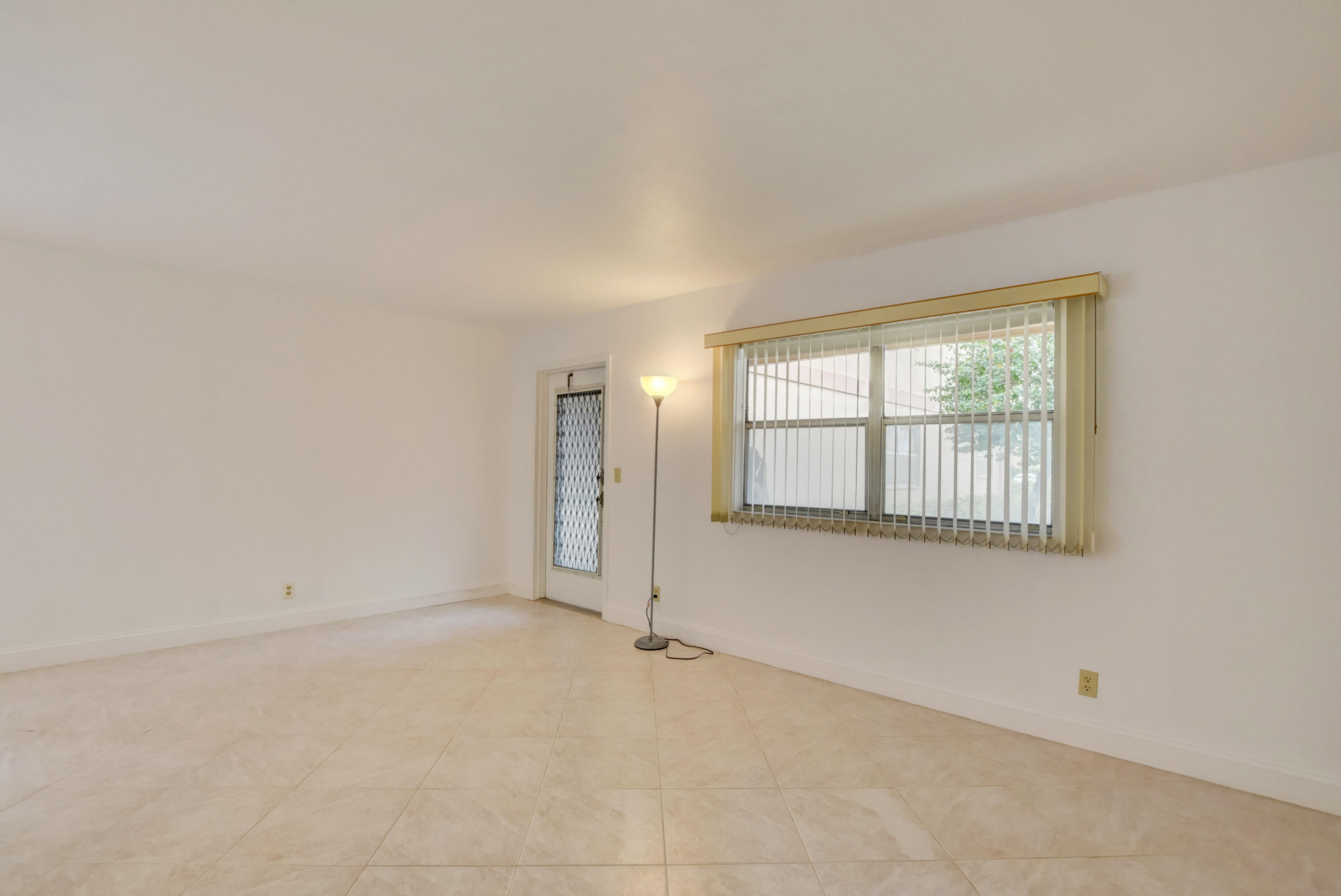 339 Monaco Way Delray Beach, FL 33446 - Photo 12 of 28 DSC_5621And4more
