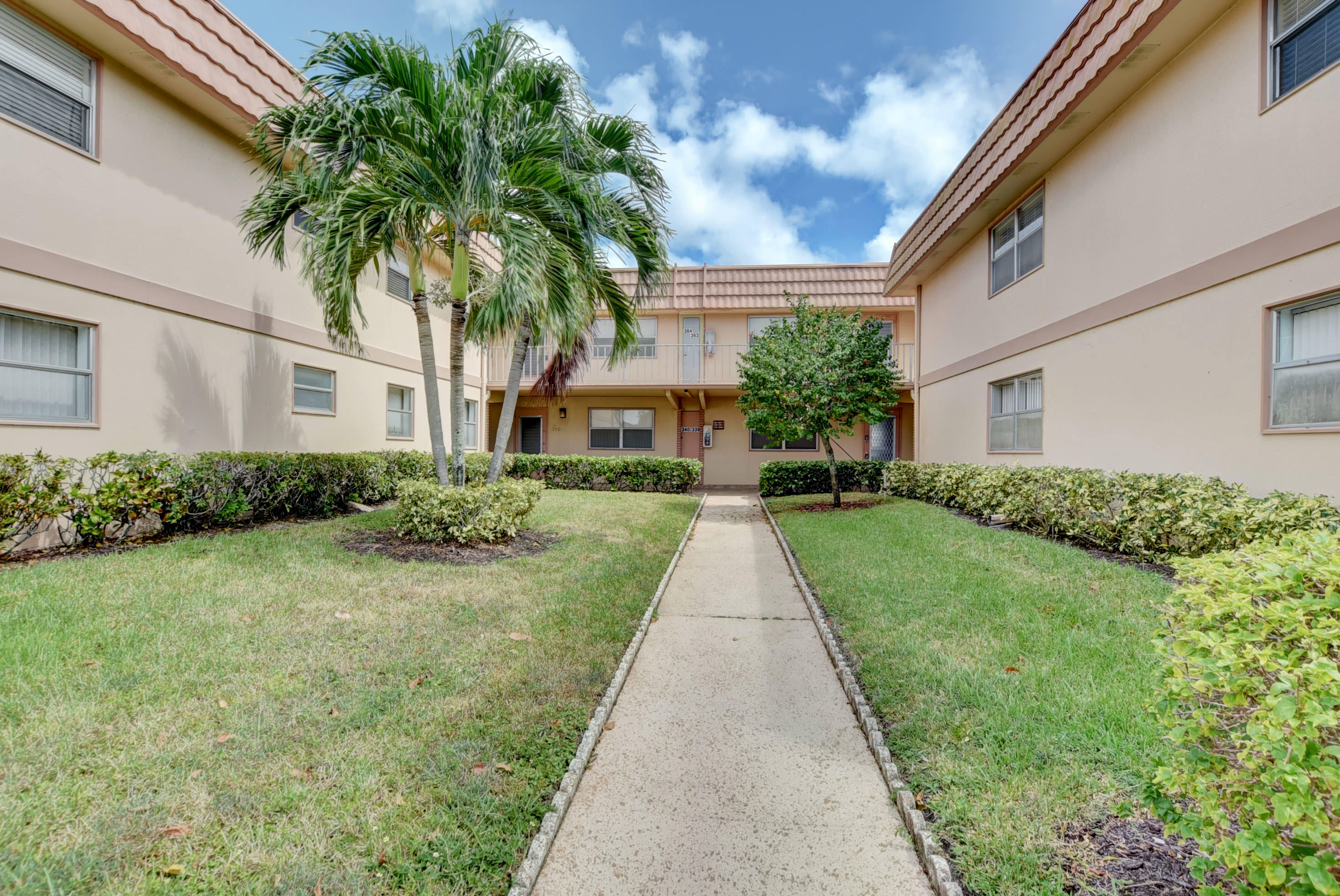 339 Monaco Way Delray Beach, FL 33446 - Photo 7 of 28 DSC_5596And4more