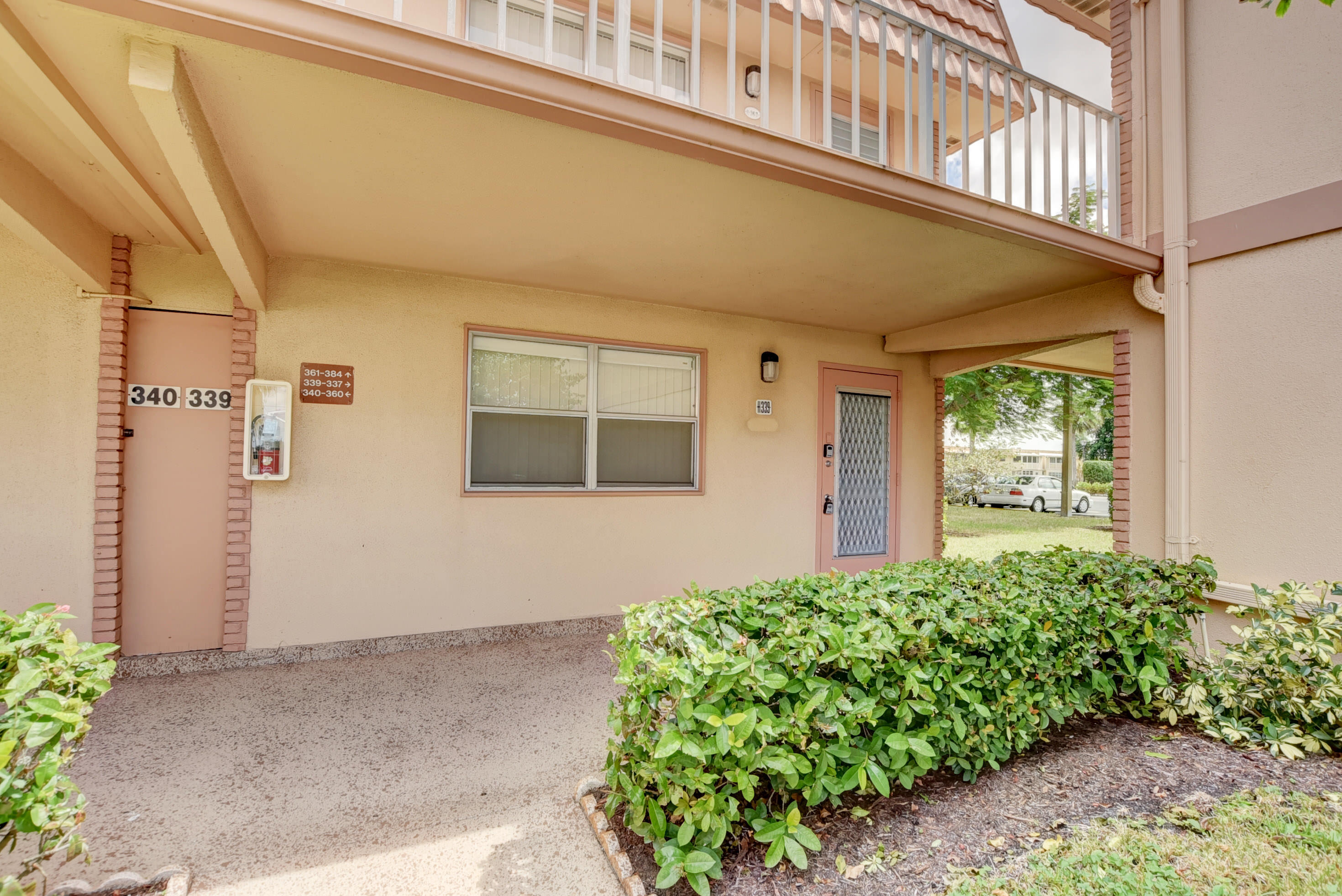 339 Monaco Way Delray Beach, FL 33446 - Photo 8 of 28 DSC_5601And4more