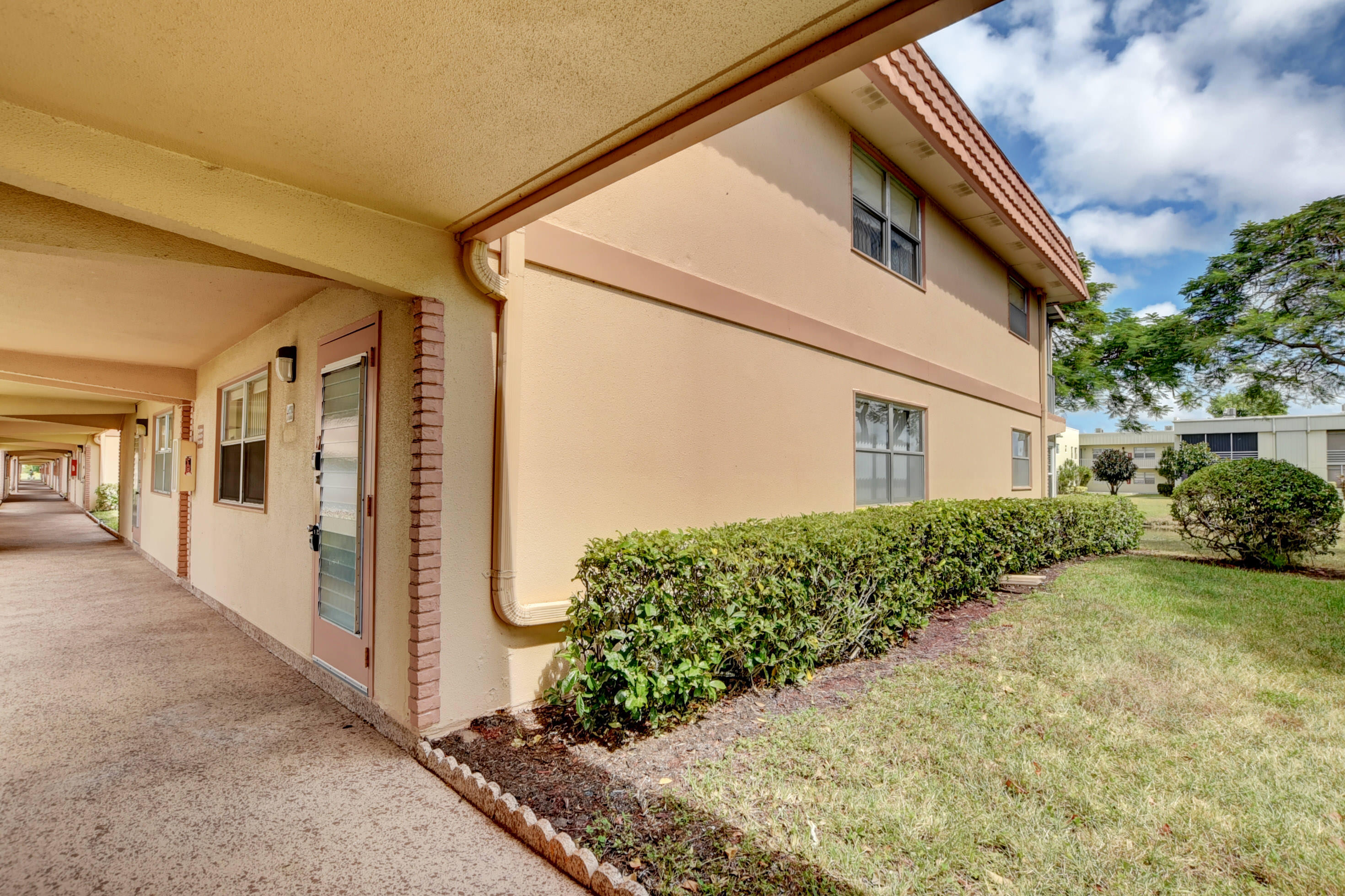 339 Monaco Way Delray Beach, FL 33446 - Photo 9 of 28 DSC_5606And4more