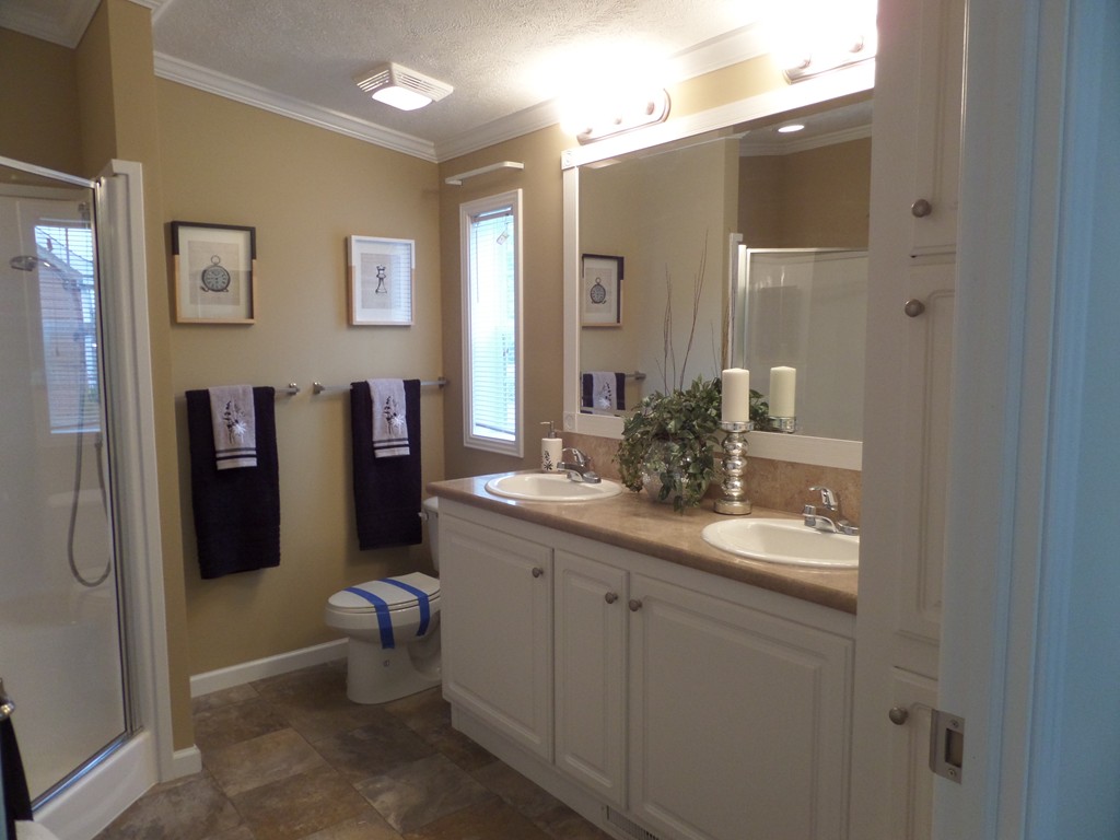 16 Hagop Road Salem, NH 03079 - Photo 7 of 8 Gallery Image 7
