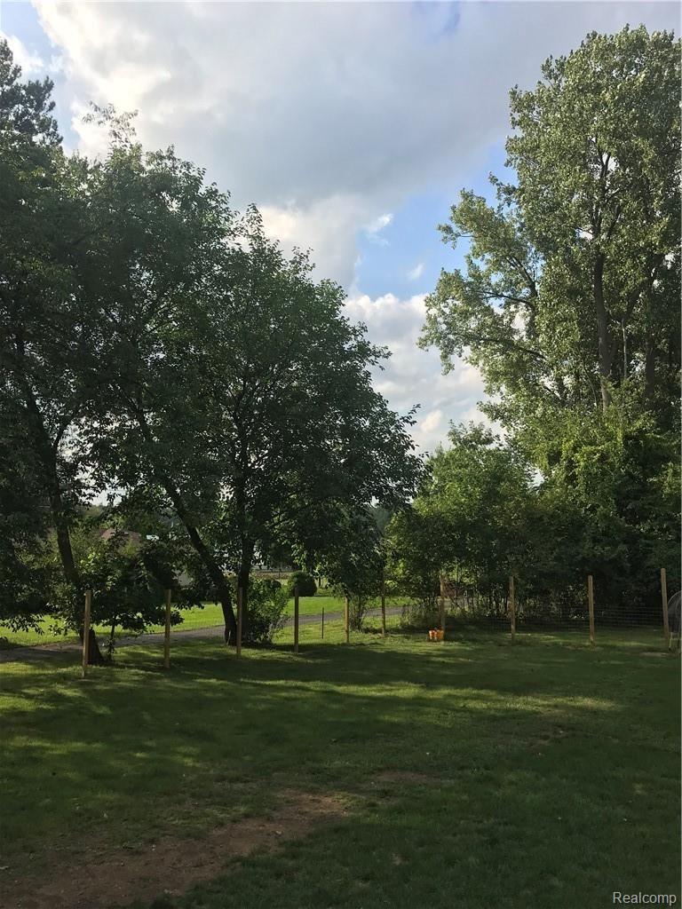 2202 Grove Park Road Fenton, MI 48430 - Photo 18 of 20 j18.jpg