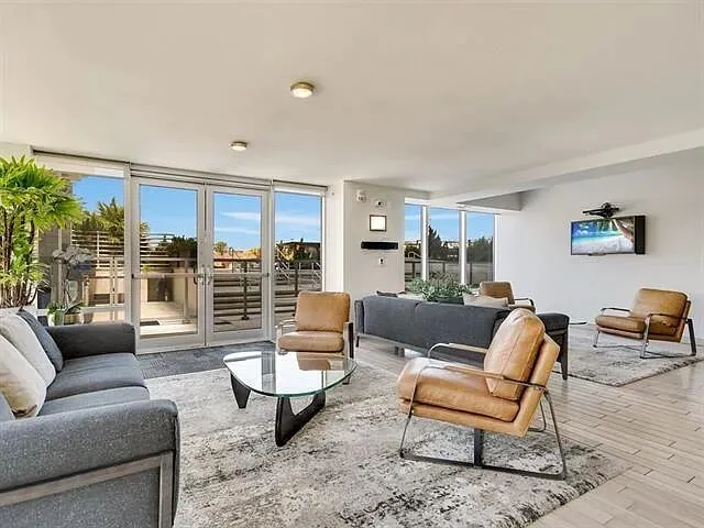 $2,200 | 300 Bowie Street, Unit 2504, Austin, TX 78703