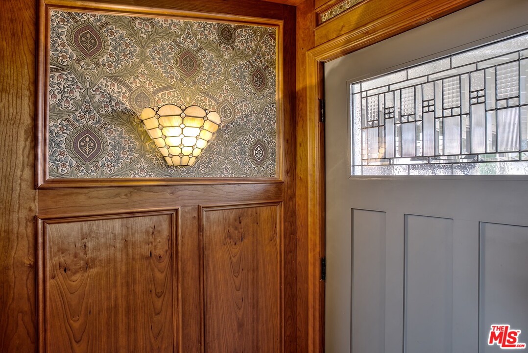 15098 Rayneta Drive Sherman Oaks, CA 91403 - Photo 16 of 51 a view of a door