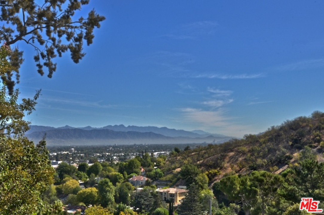 15098 Rayneta Drive Sherman Oaks, CA 91403 - Photo 5 of 51 a view of a city