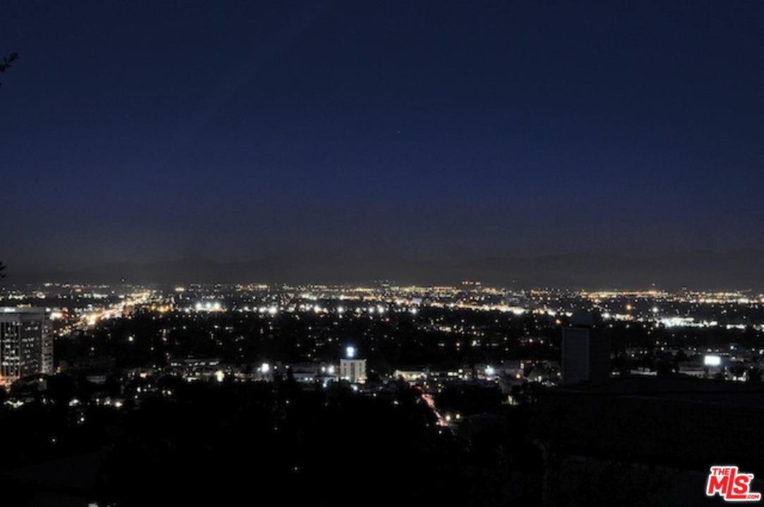 15098 Rayneta Drive Sherman Oaks, CA 91403 - Photo 6 of 51