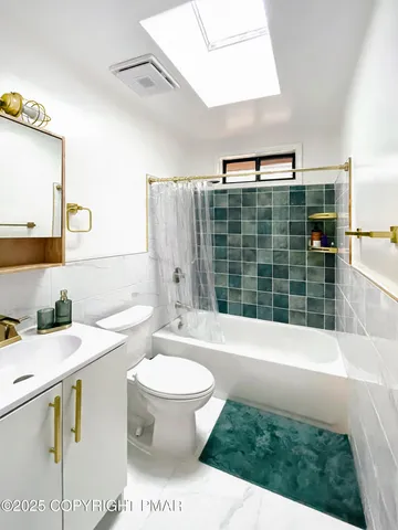 a view of outdoor space yard and porch