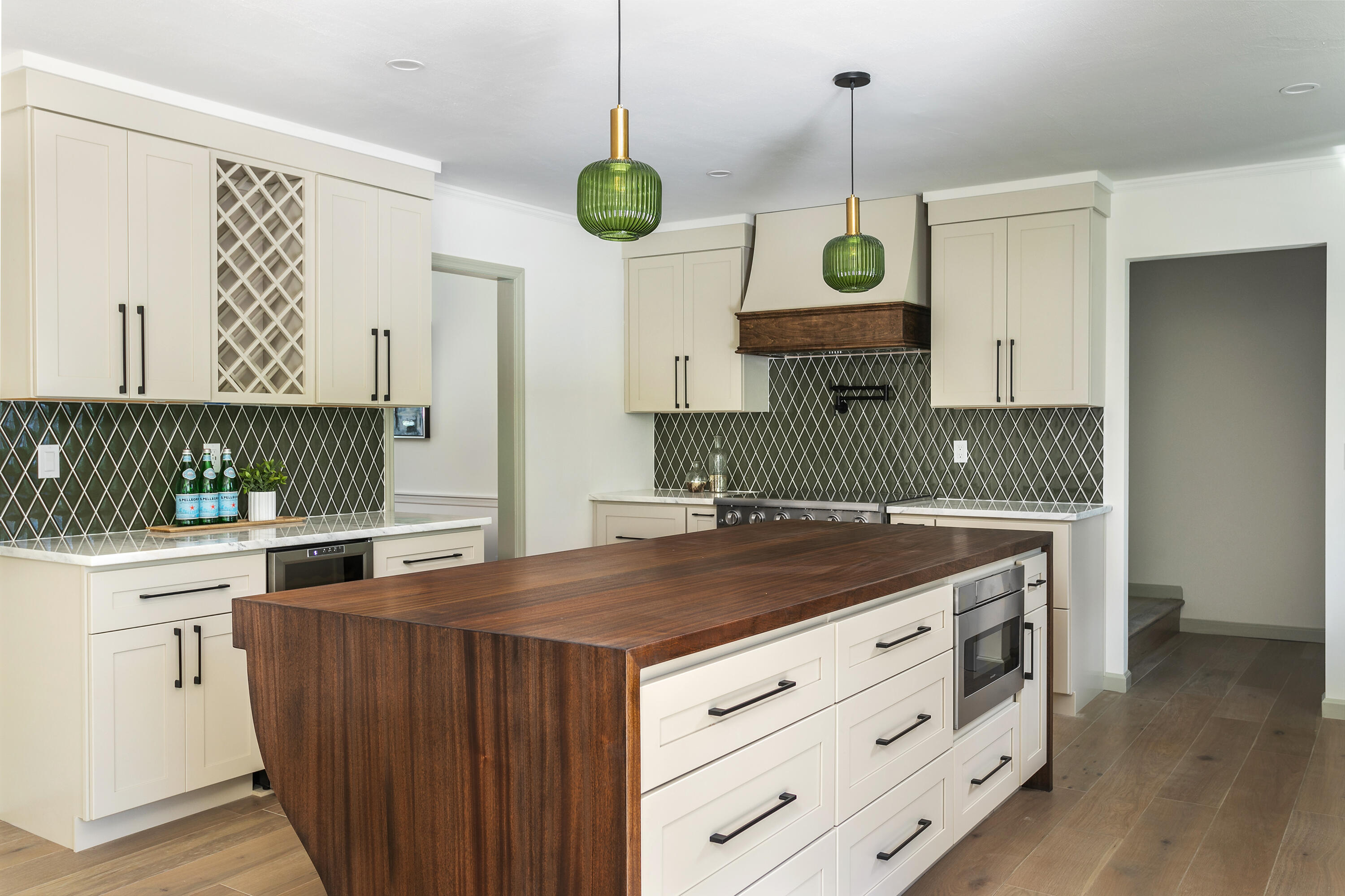 504 Barrington Road Signal Mountain, TN 37377 - Photo 11 of 39 504 Barrington Rd_Kitchen 2_V