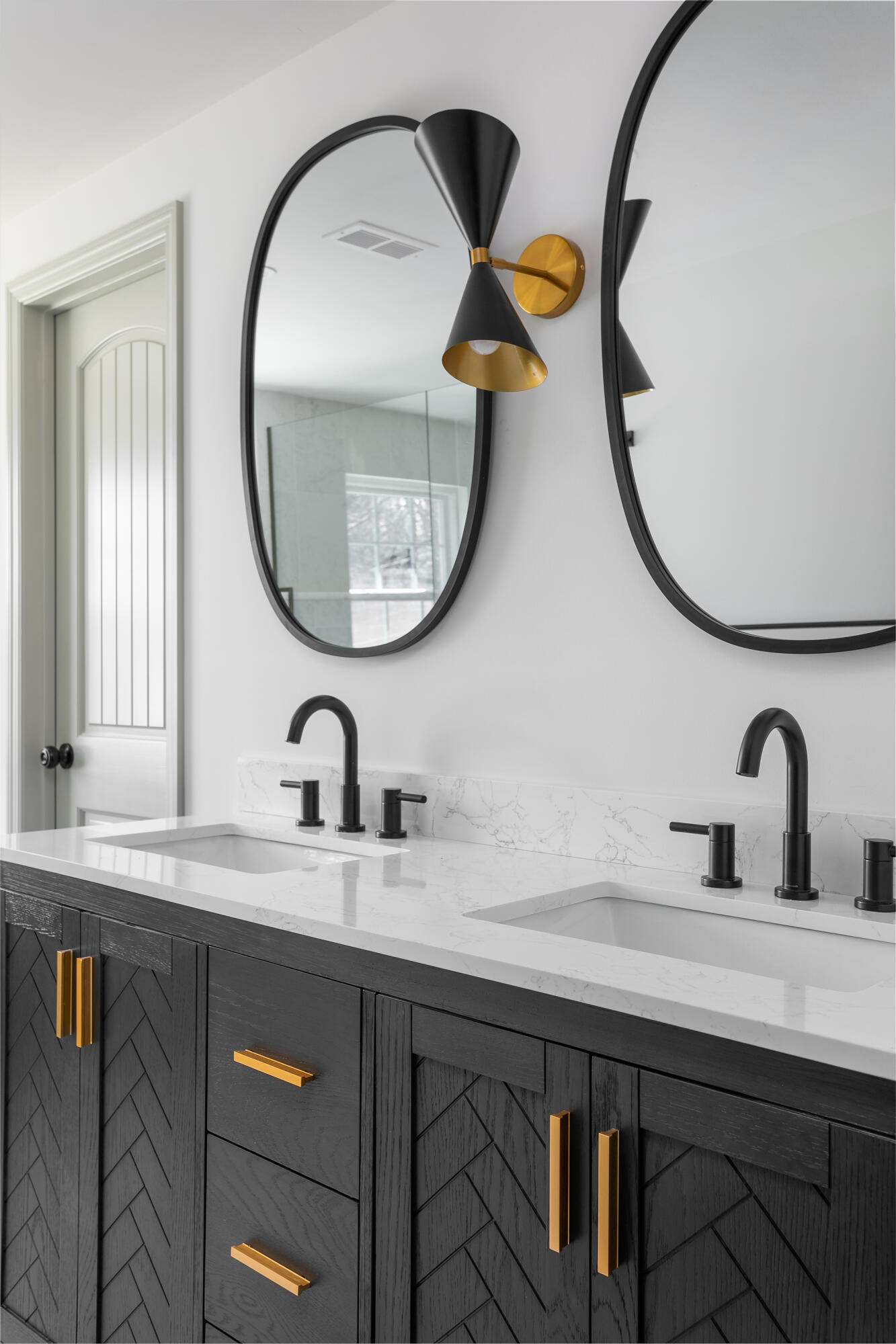 504 Barrington Road Signal Mountain, TN 37377 - Photo 13 of 39 504 Barrington Rd_Master Bathroom 1_V