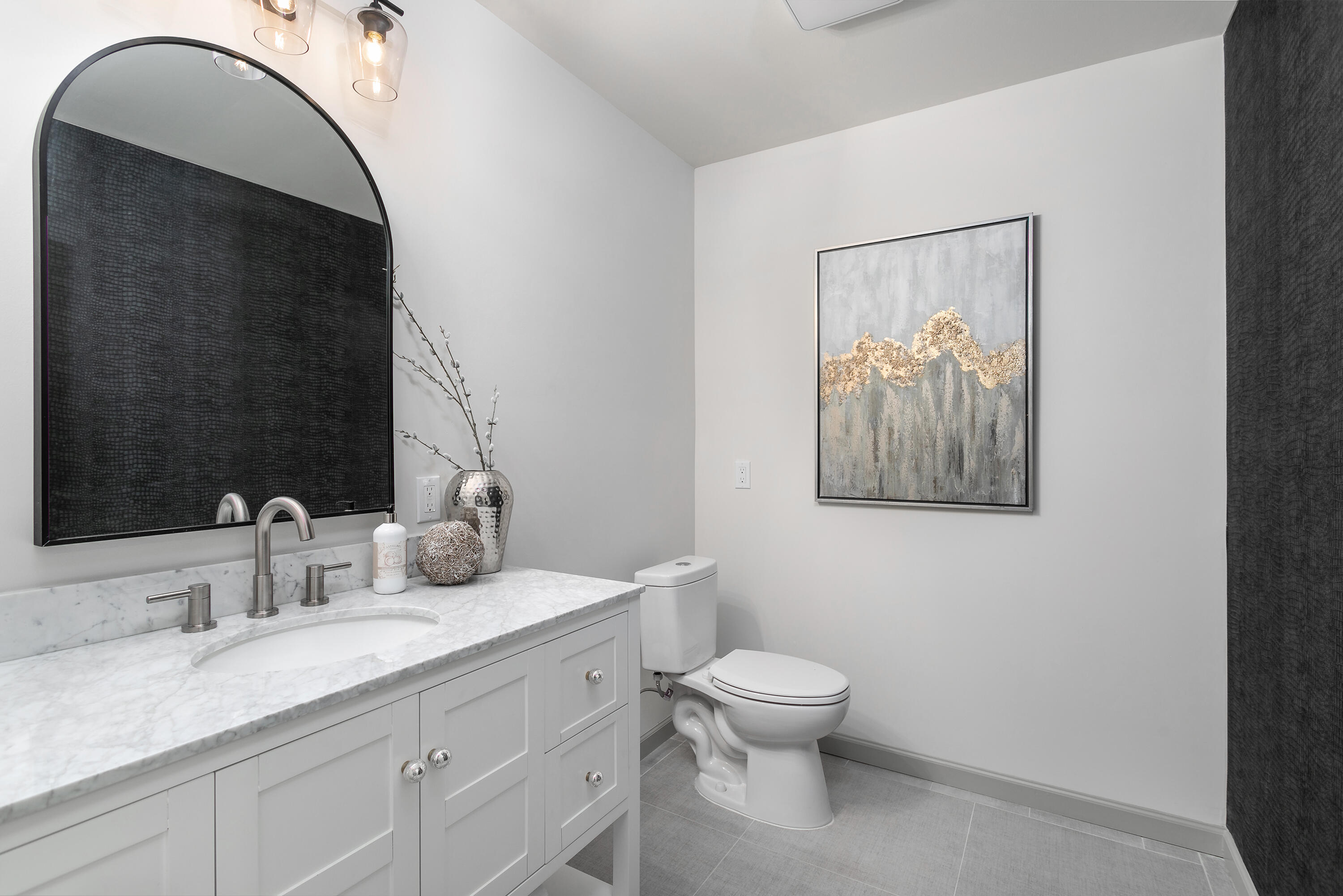 504 Barrington Road Signal Mountain, TN 37377 - Photo 20 of 39 504 Barrington Rd_Bathroom_V