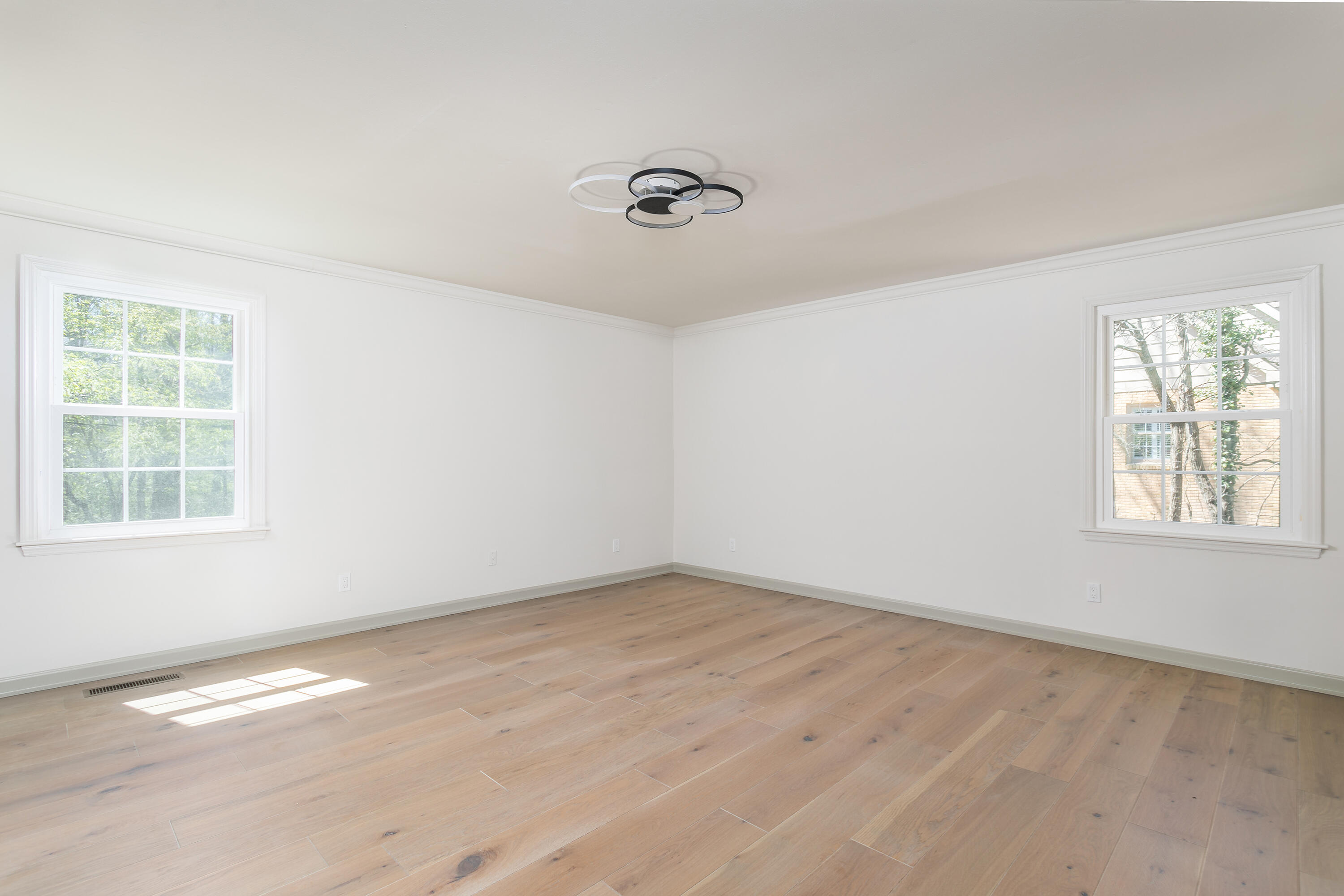 504 Barrington Road Signal Mountain, TN 37377 - Photo 26 of 39 504 Barrington Rd_Bedroom 4_V