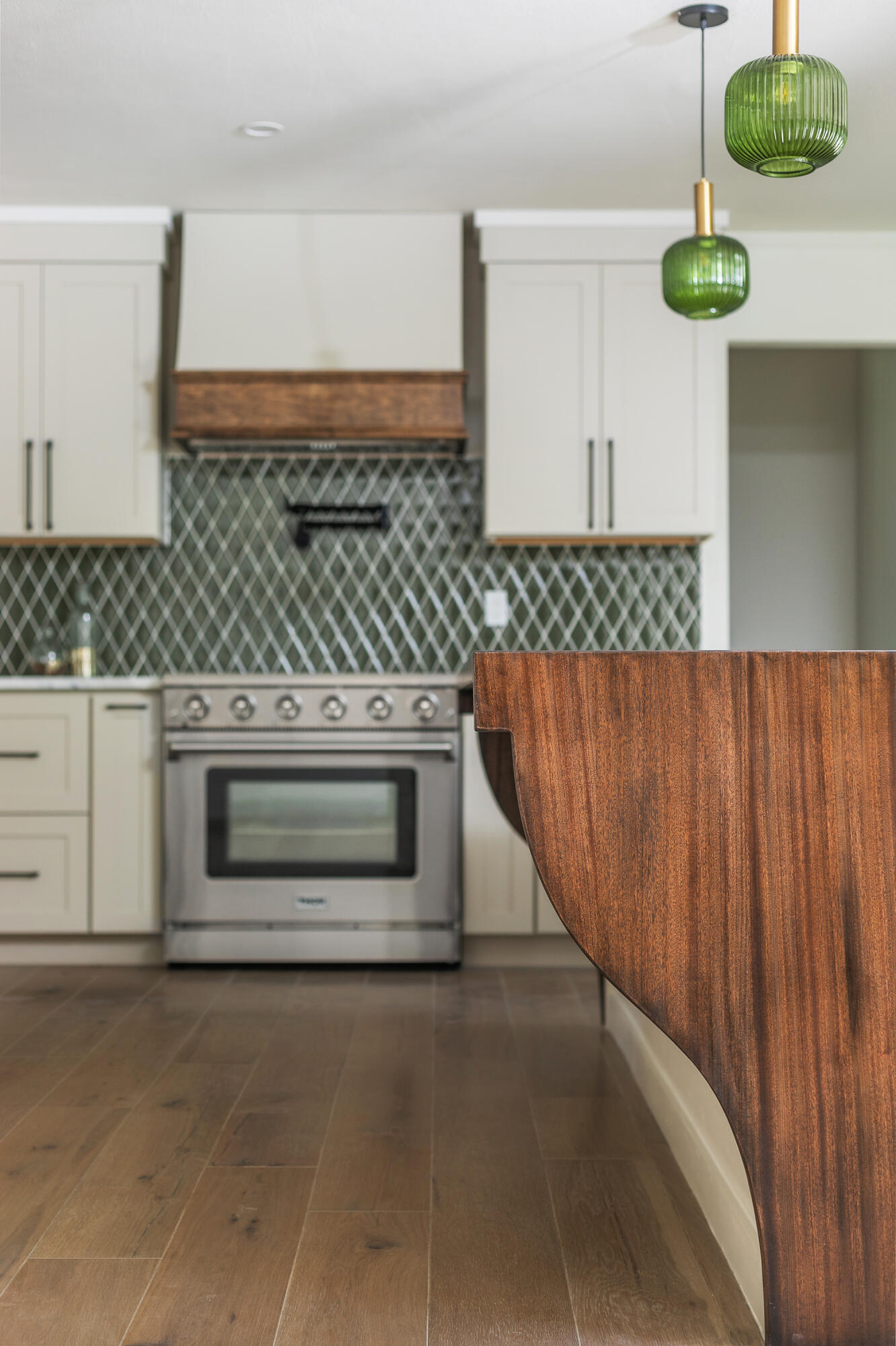 504 Barrington Road Signal Mountain, TN 37377 - Photo 9 of 39 504 Barrington Rd_Kitchen 5_by 161 Photo