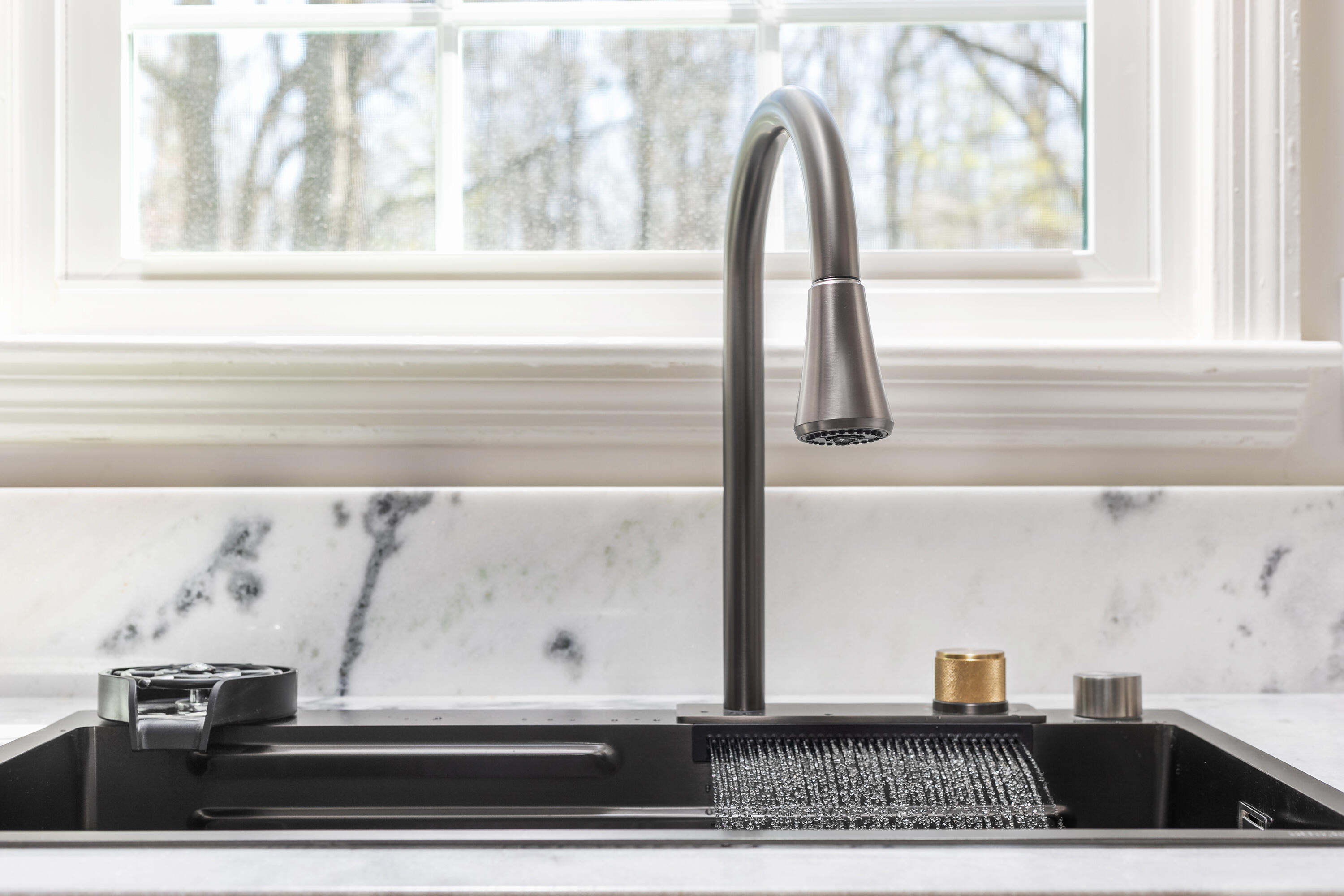 504 Barrington Road Signal Mountain, TN 37377 - Photo 10 of 39 504 Barrington Rd_Kitchen 6_Sink_V