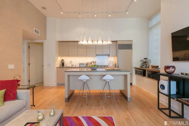 $6,500 | 301 Mission Street, Unit 25C, San Francisco, CA 94105
