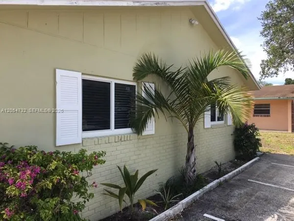 $1,000 | 2407 Southwest 42nd Avenue, Unit B, Fort Lauderdale, FL 33317