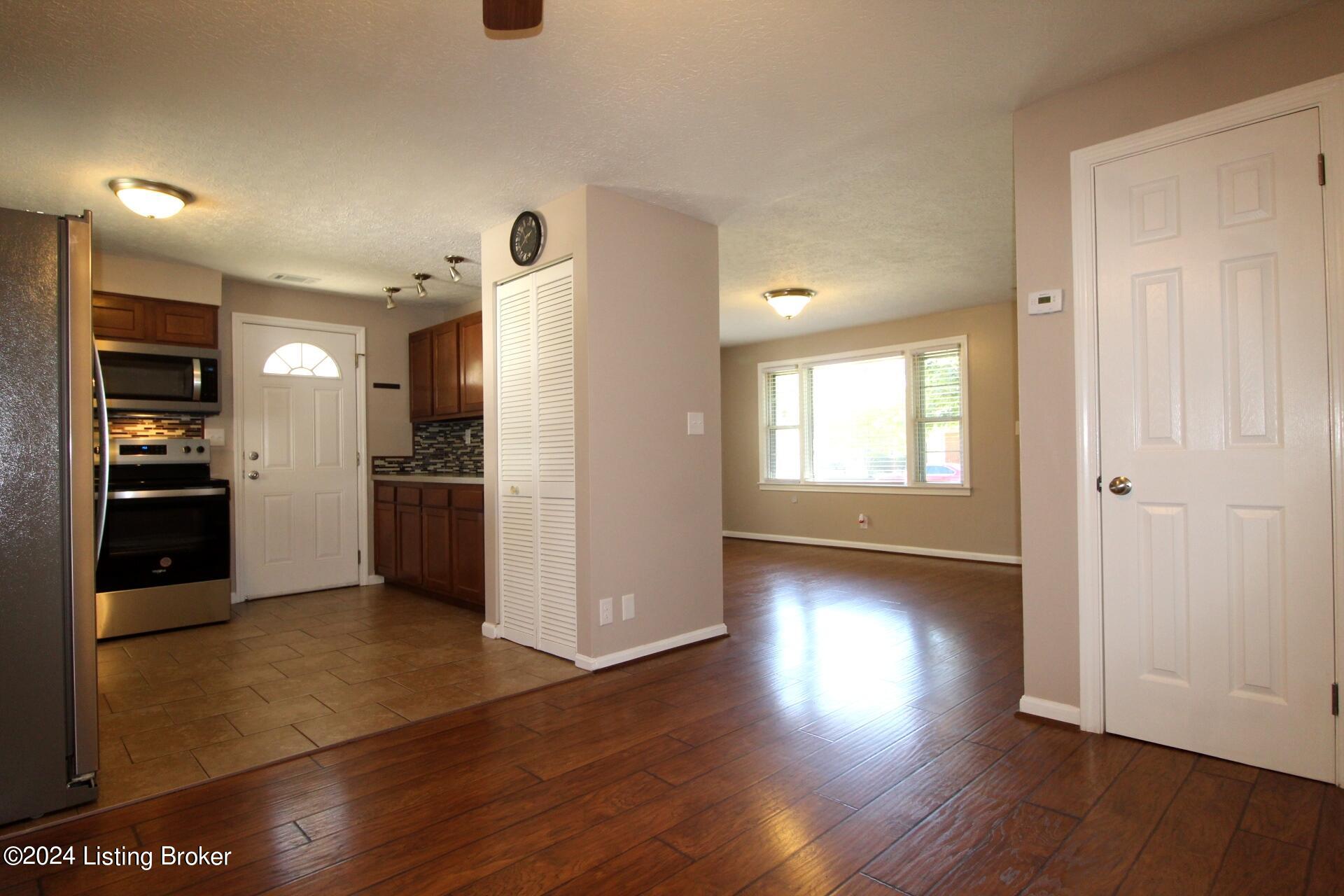 6511 Delton Road Louisville, KY 40258 - Photo 18 of 73 IMG_5805