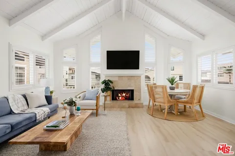 $1,699,000 | 109 Los Robles Street, Oxnard, CA 93035