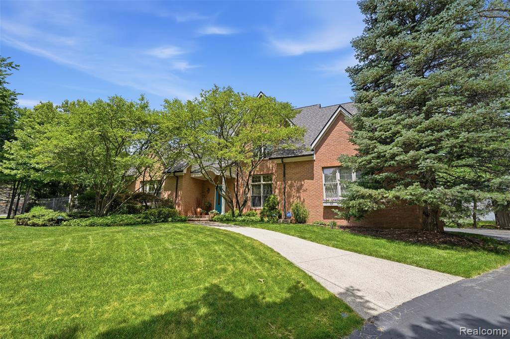 34555 Quaker Valley Road Farmington Hills, MI 48331 - Photo 2 of 53