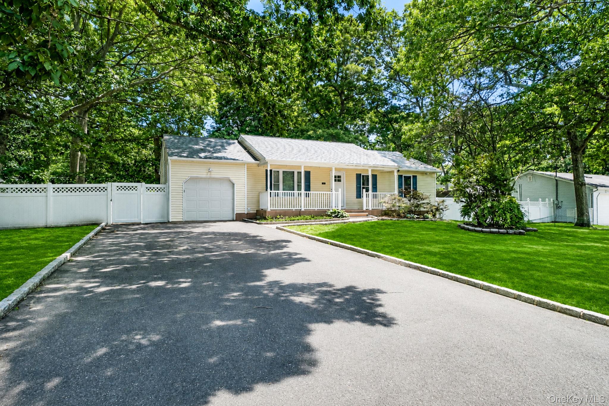 25 Heston Road Shirley, NY 11967 - Photo 1 of 38