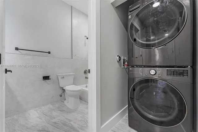 a bathroom with a toilet and a bathtub