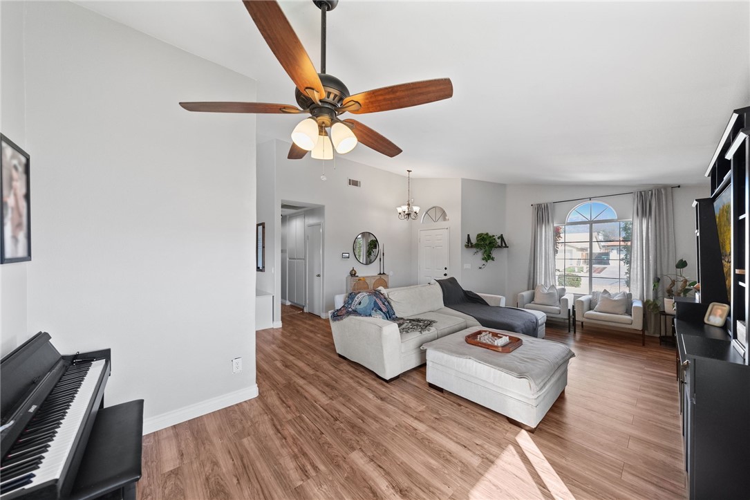 813 Pike Drive Hemet, CA 92544 - Photo 13 of 39