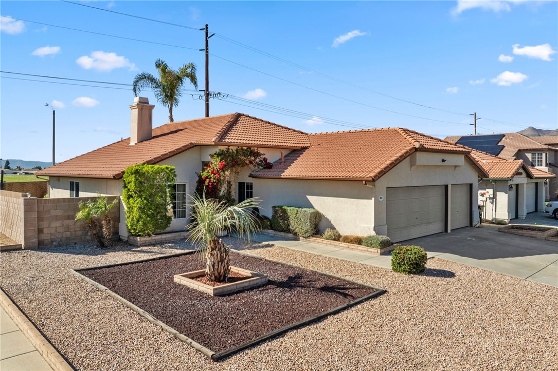 813 Pike Drive Hemet, CA 92544 - Photo 3 of 39