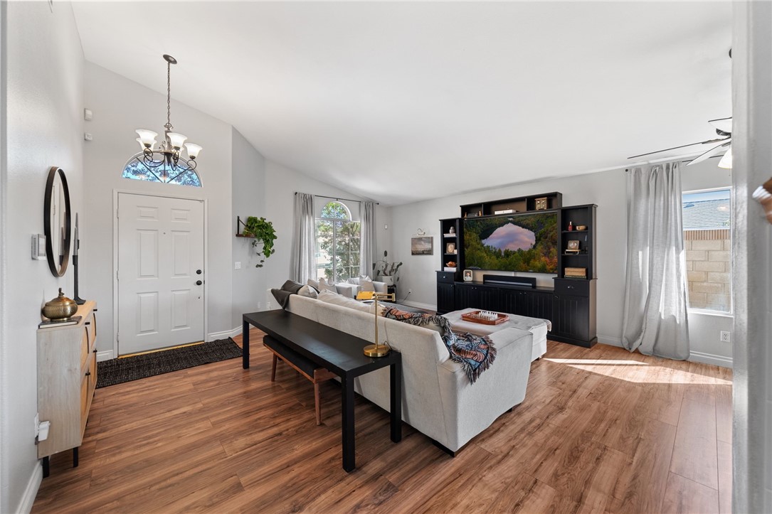 813 Pike Drive Hemet, CA 92544 - Photo 8 of 39