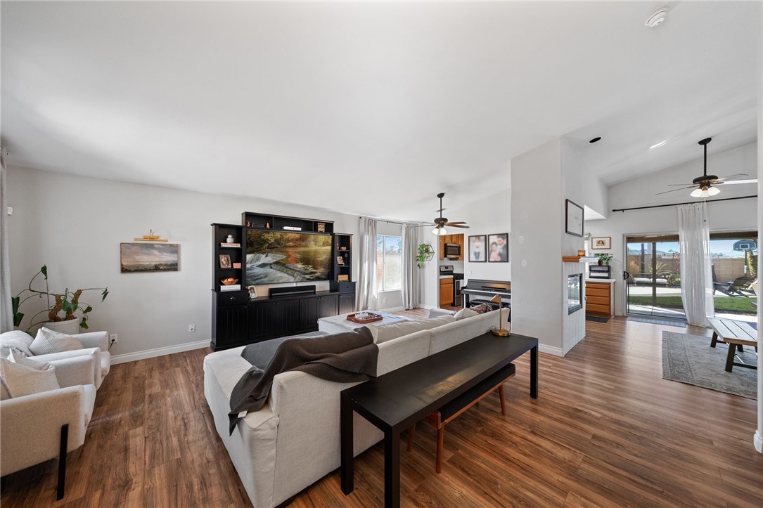 813 Pike Drive Hemet, CA 92544 - Photo 9 of 39