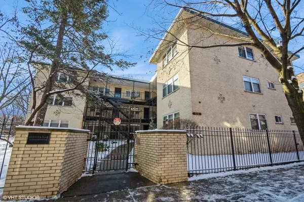 $2,200 | 4258 North Greenview Avenue, Unit 1E, Chicago, IL 60613